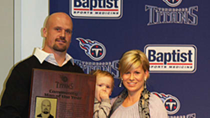 Vanden Bosch Named 2009 Titans Community Man of the Year