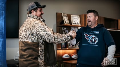 Tennessee Titans Releasing Center Ben Jones Vintage T-Shirt - Kaiteez