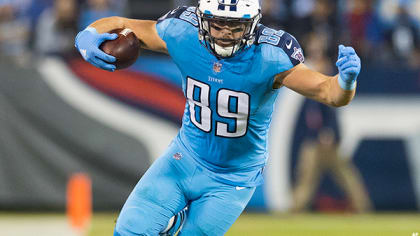 November 19, 2015: Tennessee Titans tight end Phillip Supernaw #89 warms up  before the game between