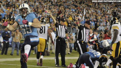 Former Tennessee Titans linebacker Tim Shaw, left, and former New