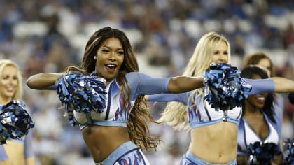 Titans cheerleaders invade the Gulf Coast for beach time, photo