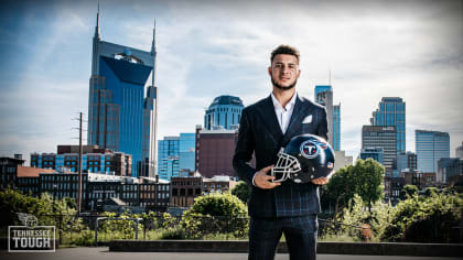 Welcome to Nashville: Titans First-Round Pick Caleb Farley “Feeling Like a  Superstar” in Music City