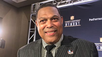 Oilers star Robert Brazile thanks Giants legend Lawrence Taylor