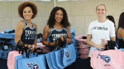 Tennessee Titans volunteer their time cleaning up in the community