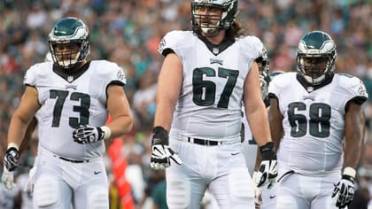 Eagles reunite with ex-Titans OL Dennis Kelly before training camp