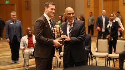 Christian Quarterback Kirk Cousins Receives Bart Starr Award - Idol Chatter