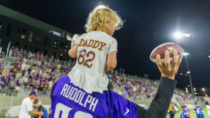 Vikings tight end Kyle Rudolph grounded by family, reaching for stardom –  Twin Cities