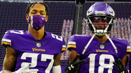 Minnesota Vikings wide receiver Justin Jefferson (18) makes a one handed  catch in front of cornerback Cameron Dantzler Sr. (3) during warmups before  an NFL football game against the Philadelphia Eagles, Monday, Sep. 19,  2022, in Philadelphia. (AP