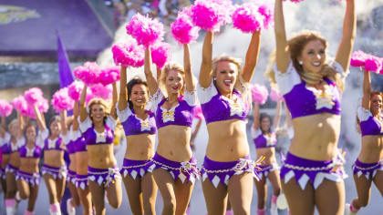 File:MVC - Minnesota Vikings Cheerleaders 2.JPG - Wikimedia Commons