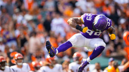 Minnesota Vikings offensive guard Ezra Cleveland (72) on the field