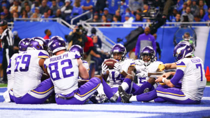 Minnesota Vikings Thanksgiving Dinner Touchdown Celebration 