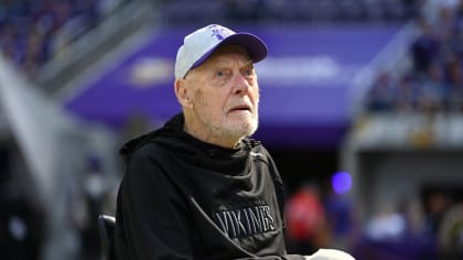 Paul Wiggin Awarded 2023 Bud Grant Distinguished Minnesotan Trophy