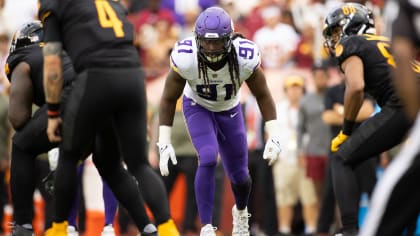 Landover, MD, USA. 6th Nov, 2022. Minnesota Vikings defensive tackle James  Lynch (92) and Minnesota Vikings linebacker Patrick Jones II (91) line up  at the line of scrimmage during the NFL game