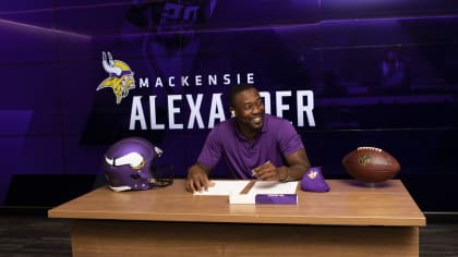 Minnesota Vikings cornerback Mackensie Alexander takes part in drills  during the NFL football team's training camp Friday, July 26, 2019, in  Eagan, Minn. (AP Photo/Jim Mone Stock Photo - Alamy