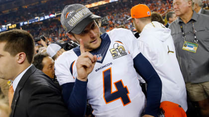 Denver Broncos' Britton Colquitt #4 celebrates with his family after the NFL  Super Bowl 50 football game Sunday, Feb. 7, 2016, in Santa Clara, Calif.  (AP Photo/Gregory Payan Stock Photo - Alamy