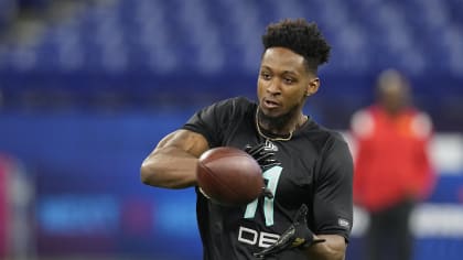 Minnesota Vikings cornerback Akayleb Evans takes part in joint drills with  the San Francisco 49ers at the Vikings NFL football team's practice  facility in Eagan, Minn., Wednesday, Aug. 17, 2022. (AP Photo/Bruce