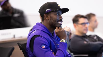 GM Kwesi Adofo-Mensah and HC Kevin O'Connell at tonight's Timberwolves game  : r/minnesotavikings