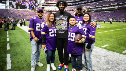 WanMor Performs The National Anthem Prior To Vikings-Jets