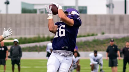 Minnesota Vikings tight end Brandon Dillon (86) catches a pass