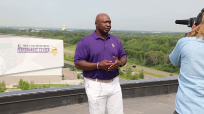 Getting Open: John Randle Helping Connect Legends Community with