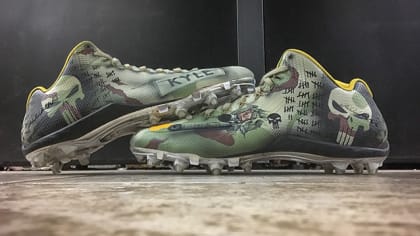 Mache Creates Harambe Cleats For Vikings Running Back