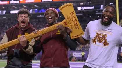 Paul Krause Sounds The Gjallarhorn Prior To Vikings-Steelers