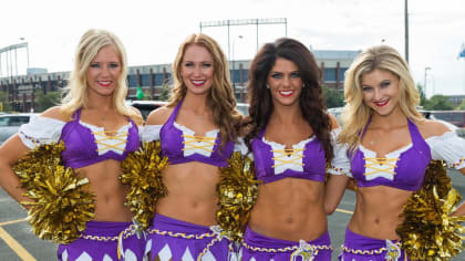 2,067 Minnesota Viking Cheerleaders Stock Photos, High-Res