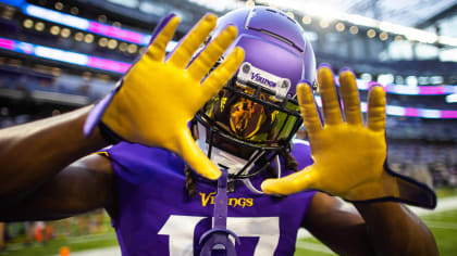 Minnesota Vikings linebacker D.J. Wonnum in action against the San  Francisco 49ers during an NFL preseason football game, Saturday, Aug. 20,  2022, in Minneapolis. (AP Photo/Craig Lassig Stock Photo - Alamy