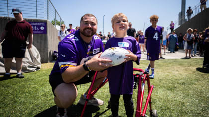 Vikings DT Harrison Phillips steps up to help those helping Damar Hamlin