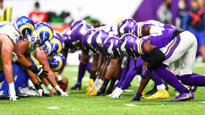 2,281 Minnesota Vikings V Los Angeles Rams Photos & High Res Pictures -  Getty Images