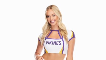 Minnesota Vikings Cheerleaders Stay Warm This Season with New OUTDOOR  Uniforms!