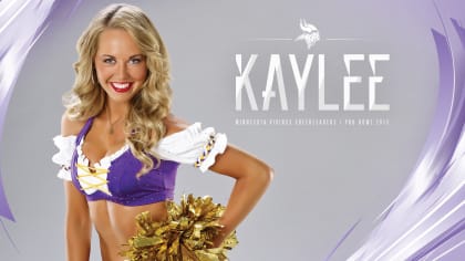 Minnesota Vikings Cheerleaders Stay Warm This Season with New OUTDOOR  Uniforms!