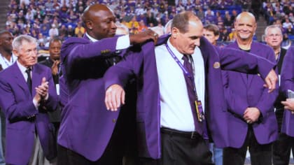 Minnesota Vikings Honor Scott Studwell During His Final NFL Draft 