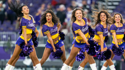 Minnesota Vikings Cheerleaders Stay Warm This Season with New OUTDOOR  Uniforms!