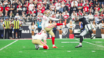 Chicago Bears kicker Robbie Gould (9) pumps his fist as New