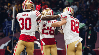 San Francisco 49ers' Samuel Womack III (26) talks with Shahman Moore (28)  at the NFL team's rookie minicamp in Santa Clara, Calif., Friday, May 13,  2022. (AP Photo/Jeff Chiu Stock Photo - Alamy