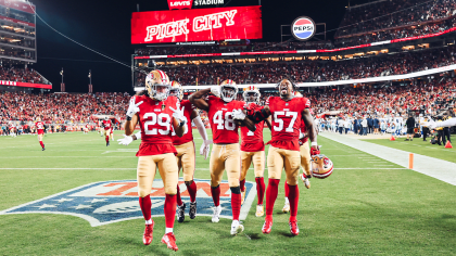 INGLEWOOD, CA - OCTOBER 30: San Francisco 49ers linebacker Oren Burks (48)  defends during an NFL football game between the San Francisco 49ers and the  Los Angeles Rams on October 30, 2022