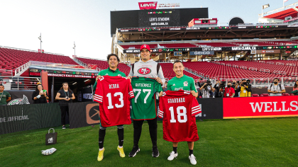 49ers' Fred Warner, Alfredo Gutierrez, Alex Barrett wave Mexican flags