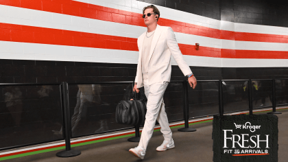 Joe Burrow Arrives in Pink Outfit Ahead of Bengals-Chiefs AFC