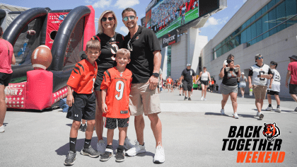 Miami Dolphins vs. Cincinnati Bengals. Fans support on NFL Game. Silhouette  of supporters, big screen with two rivals in background Stock Photo - Alamy