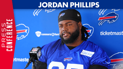 LOOK: Bills' Jordan Phillips wears coat under uniform