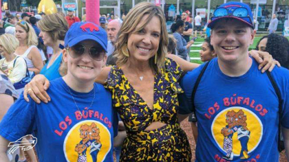 Couple married at halftime of Patriots-Bills game - ESPN - Buffalo Bills  Blog- ESPN