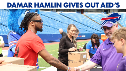 We LOVE YOU Damar': Buffalo Bills fans CELEBRATE recovery of