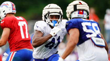 Buffalo Bills fullback, Westland grad Reggie Gilliam holds sports camp