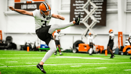 Browns close training camp with another indoor practice