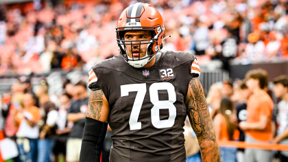 Browns Jack Conklin recipient of Ed Block Courage Award after