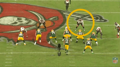 Tampa Bay Buccaneers inside linebacker Devin White (45) sacks Green Bay  Packers quarterback Aar …