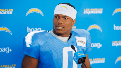 Can't-Miss Play: Los Angeles Chargers rookie linebacker Daiyan Henley makes  a one-handed interception off a deflection