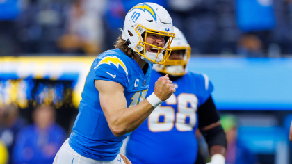 Chargers Quarterback Coach Shares Day-to-Day Approach With Justin Herbert -  Sports Illustrated Los Angeles Chargers News, Analysis and More