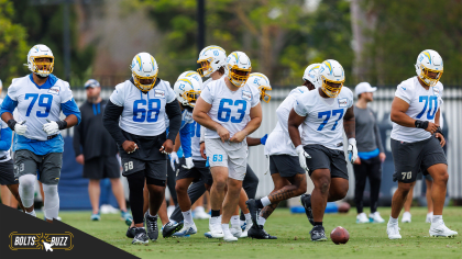 Los Angeles Chargers offensive tackle Rashawn Slater (70) guards during an  NFL football game Cleveland Browns Sunday, Oct. 10, 2021, in Inglewood,  Calif. (AP Photo/Kyusung Gong Stock Photo - Alamy